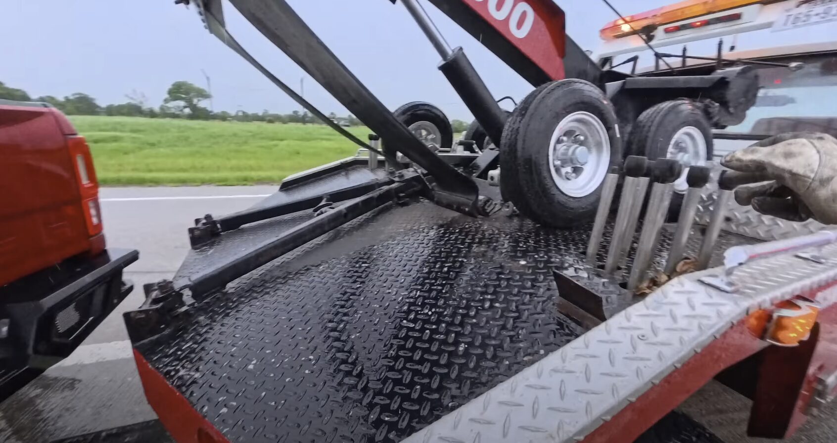 Heavy-duty tow truck loading vehicle for transport